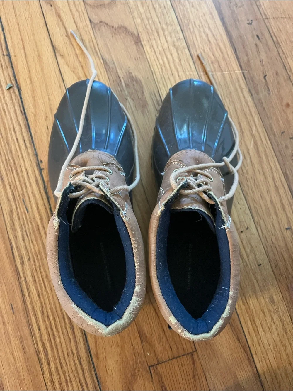 Tommy Hilfiger ankle duck boots in a brown and navy .